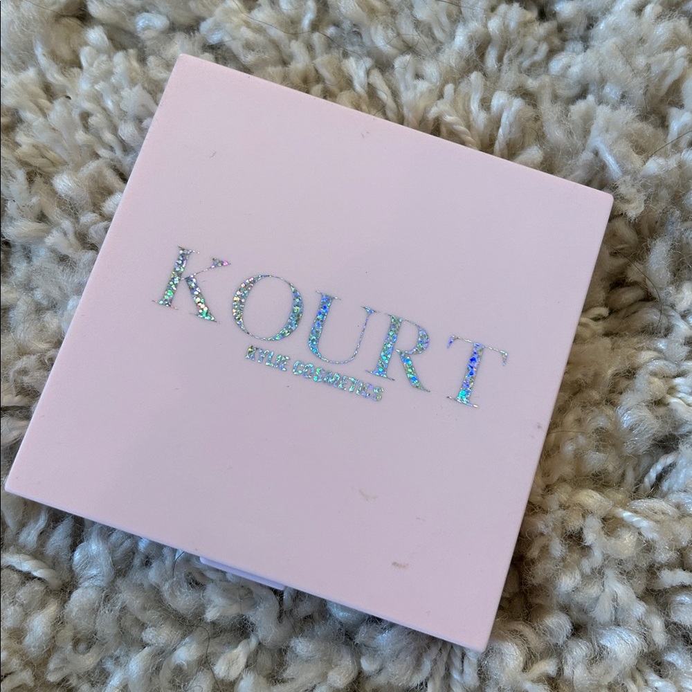 KOURT by Kylie cosmetics eyeshadow pallet